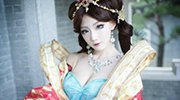 《LOL》琴女极品COS赏 惊人乳量天生好奶妈