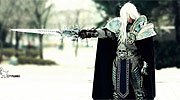 《魔兽世界》阿尔萨斯Cos 限量版霜之哀伤亮了