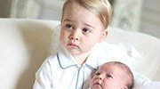 英凯特王妃为孩子拍照 乔治小王子抱妹妹萌翻