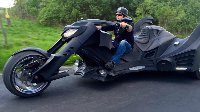 《蝙蝠侠》老爷坐骑蝙蝠摩托现实版 双飞翼极致拉风