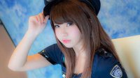 11区超人气Coser化身女警 短裙嘟嘟嘴甜美吸睛