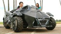 外国团队“AWE me”打造《蝙蝠侠：阿甘骑士》真实蝙蝠车 开起来像碰碰车