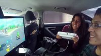 国外的士推Wii U游戏 上车就玩《马里奥赛车8》