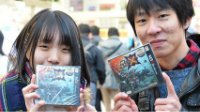 《怪物猎人X》日本发售火爆异常 游戏店前排起长龙