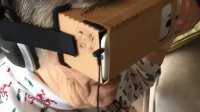 89岁老奶奶试戴VR设备 尖声惊笑大赞这玩意儿太好玩