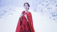 娄艺潇圣诞大片来袭 银装素裹中的红衣女王