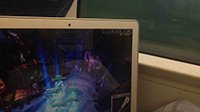 小伙火车上出租电脑打LOL “开网吧”第一天赚1000