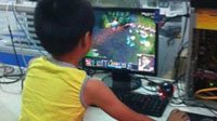 小学生玩LOL大喊救命引邻居报警 随后称带民警上分