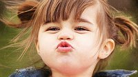 我都没尝过幼女的吻！心痛不要不要滴动态图