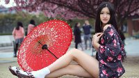 网红主播沈梦瑶晒新照 网友：光看腿了