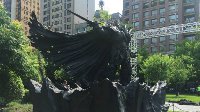 《魔兽世界》阿尔萨斯雕像台湾矗立霸气尽显