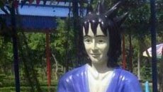 越南公园惊现火影角色奇葩雕塑 暴力出镜辣眼睛