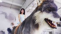 “宅男女神”夏小薇携巨狼现身游戏猫ChinaJoy