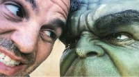 《雷神3》新剧照班纳撞绿巨人 “班纳博士”已杀青