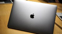 雷蛇讽刺新MacBook Pro无SD卡槽 但后者销量创纪录