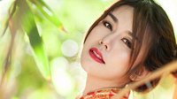 泰国女网红晒性感新春照 网友喷其糟蹋中国旗袍