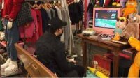 日本商场惊现“男友豪华休息区” 可躺沙发打游戏