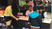 劲仔与成都高校举办王者荣耀联赛竟然有小学生参加