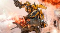 《变形金刚5》新剧照 大黄蜂对决人类巨型机甲