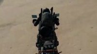 《绝地求生》玩家遭遇Bug穿越地图 上演特技摩托