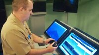 旧操控设备又贵又难用 美国海军用Xbox手柄操控潜艇