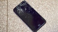 iPhone 8耐摔程度测试 从近2米高掉落至木板无损坏