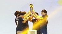 GU BUSAN举起冠军奖杯 泛亚太超级竞标赛完美谢幕