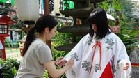 粉丝因《你名》赴日体验当巫女 日本神社推专项服务