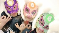 日本虚拟货币少女偶像团完成首演 现场画面火爆 