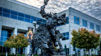 暴雪总部那座霸气的狼骑兵雕像 原来是中国制造的