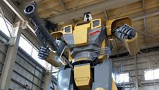 日本推出1：1可动高达机器人 可搭乘真人操控行动