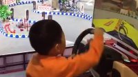 北京商场惊现“高端”赛车玩法 小孩子真会玩 