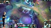 国外玩家用跳舞毯玩《LOL》 全程抖腿自带鬼畜