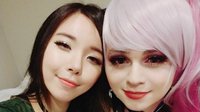 《LOL》女装大佬女友晒亲密合影：时男时女 我都爱