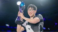 《LOL》大师兄亲人去世后重返赛场 碾压对手再夺冠