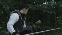 《巫师》版“切水果”短剧 杰洛特真身挥剑切瓜
