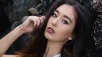 逆天长腿配上胸狠上围 日澳混血美女Sharnie
