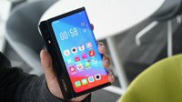 OPPO副总裁晒折叠屏手机 和华为Mate X外观神似