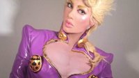 欧派被封印 50岁日本女星叶恭子COS《JOJO》乔鲁诺