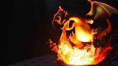 《精灵宝可梦》喷火龙雕像 发光火焰效果爆炸