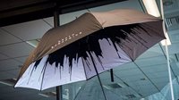 小岛秀夫晒《死亡搁浅》雨伞 内面泼墨花纹酷炫