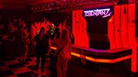 E3 2077：《赛博朋克2077》展台超酷 仿佛置身夜之城科幻酒吧