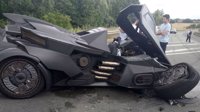 网红驾“蝙蝠侠战车”上高速被撞 人无大碍、车头撞废