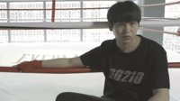 男星彭昱畅为PS4《街头霸王5》拍广告 变身拳手