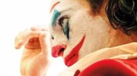《小丑》杜比专属海报发布：侧身而立泪眼朦胧