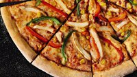 英国PS+会员联动披萨品牌 周日100元吃任意尺寸披萨