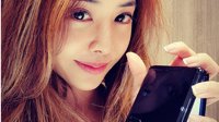 蔡依林晒三星翻盖折叠屏上手照 折叠后仅手掌大小