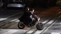 《黑客帝国4》新片场照曝光 尼奥、崔尼蒂共骑摩托