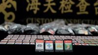 中国澳门男子身藏625张游戏卡入境 被海关截查