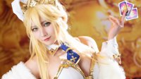 樱花妹COS《FGO》泳装狮子王 蓝丝兔女郎在线发牌